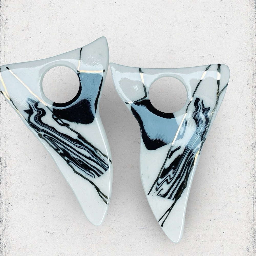 600u. Abstract Black and White Earring Jackets